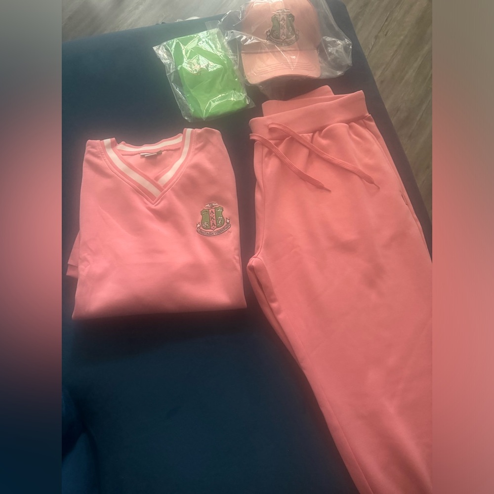 AKA JOGGING SUIT SIZE LARGE